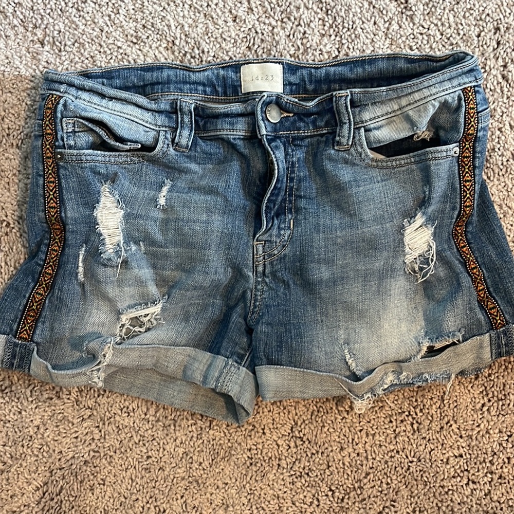 id:23 jeans shorts size 29